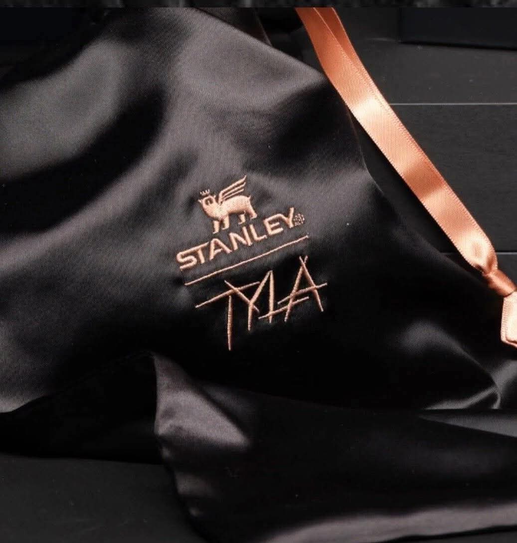 Classy Tyla-Inspired Quencher Water Bottle with Silk Carry Bag – Elegant & Trendy Hydration Set